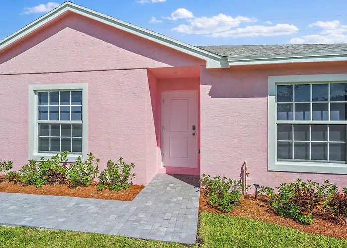 New! Few Minutes To Downtown, 10 To The Beach!