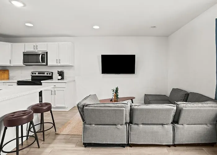 Chic & Central 3Br Mins To Downtown
